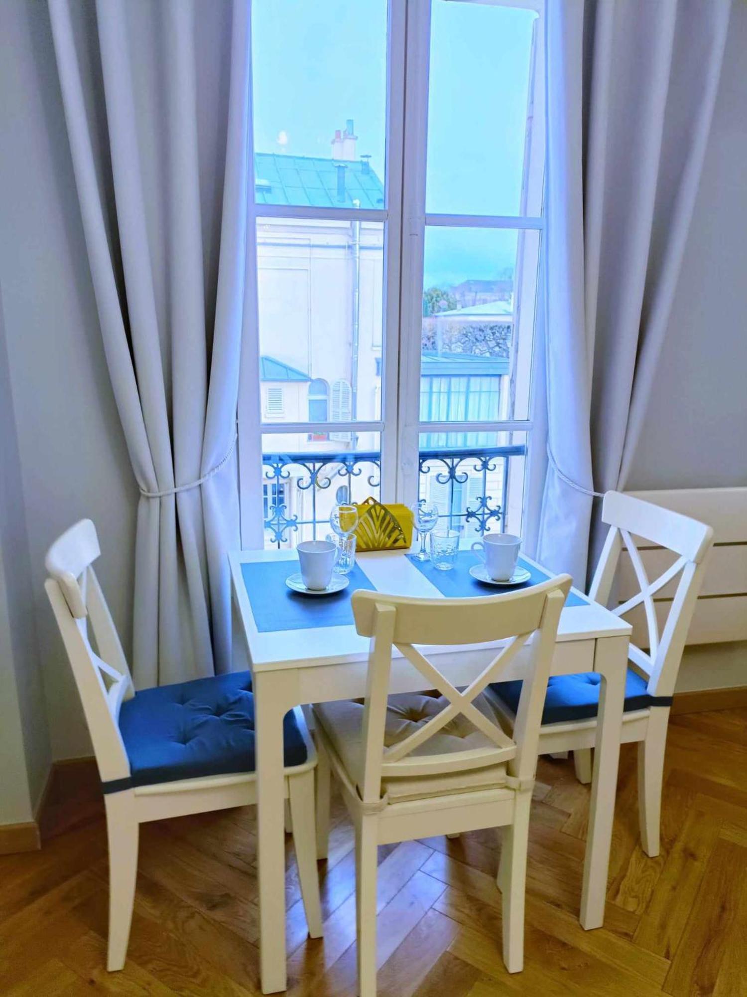 Au Petit Trianon Bleu Apartment แวร์ซาย ภายนอก รูปภาพ