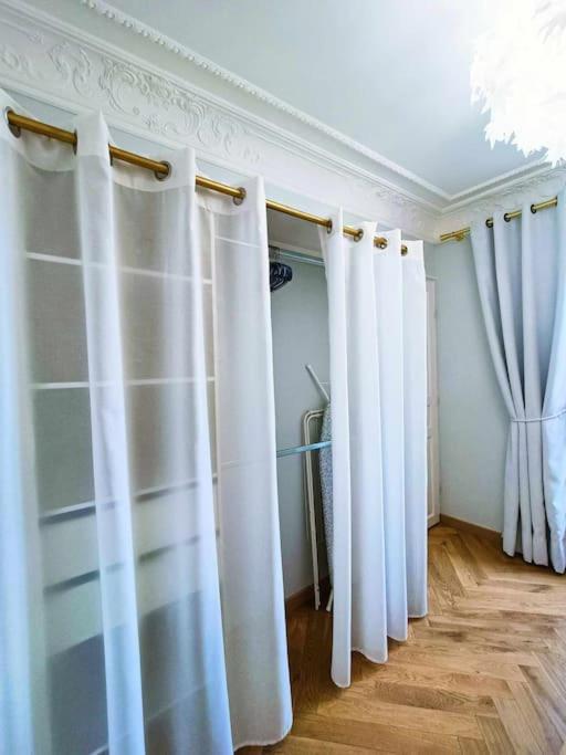 Au Petit Trianon Bleu Apartment แวร์ซาย ภายนอก รูปภาพ