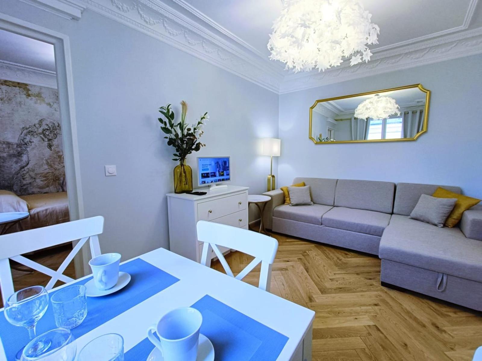Au Petit Trianon Bleu Apartment แวร์ซาย ภายนอก รูปภาพ