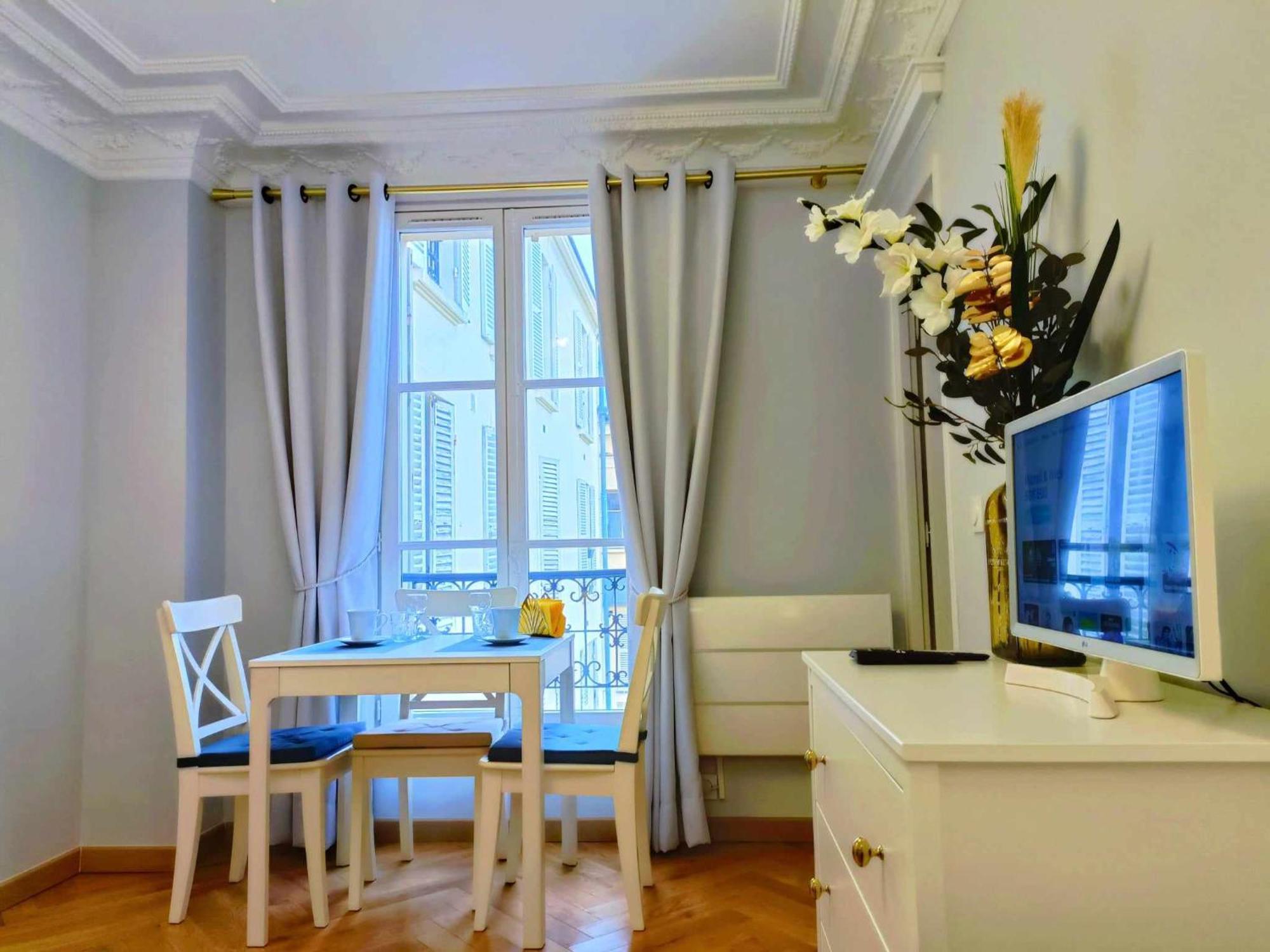 Au Petit Trianon Bleu Apartment แวร์ซาย ภายนอก รูปภาพ